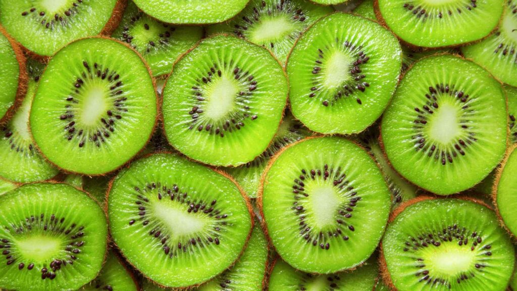 slices of kiwi fruit